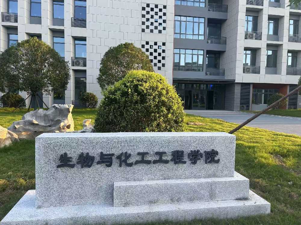 松山区扬州职业大学体育场高杆灯项目